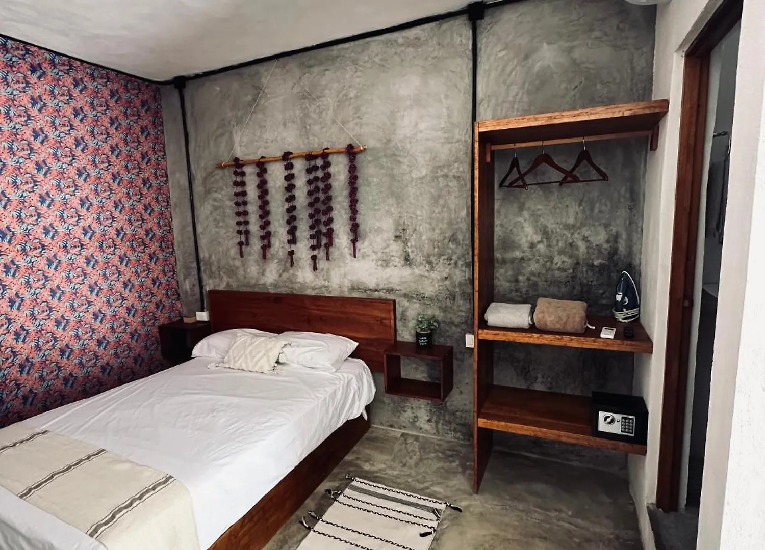Hotel Chinkab Остров Холбокс 0*,